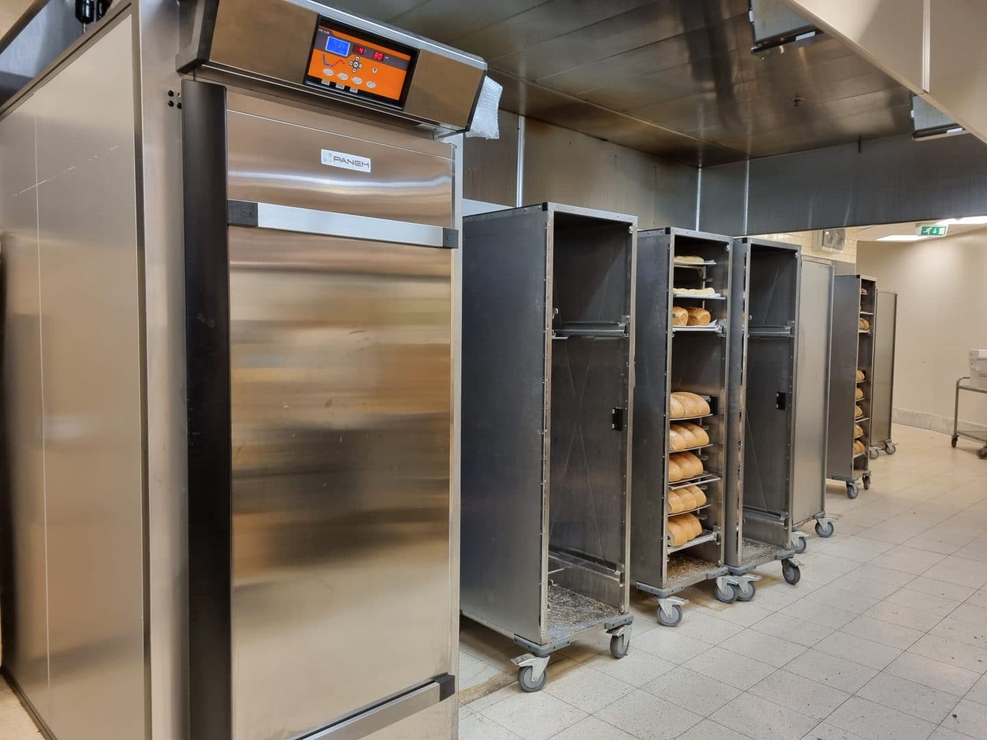 Armoire de fermentation dans une boulangerie pâtisserie en Norvège